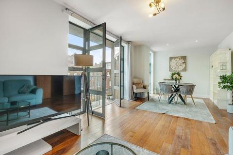 Corben Mews, Battersea Park, SW8 2 bed flat for sale