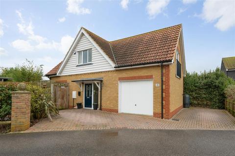 Foxdene Road, Seasalter, Whitstable 3 bed detached house for sale