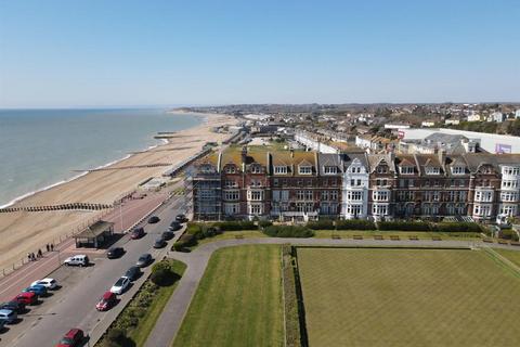 Grosvenor Gardens, East Sussex TN38 1 bed apartment for sale