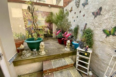 Waterloo Street, Hove 2 bed flat for sale