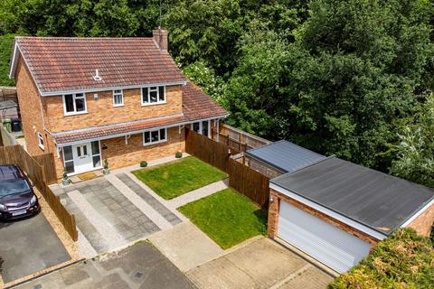 The Fairway, Wellingborough NN9 4 bed detached house for sale