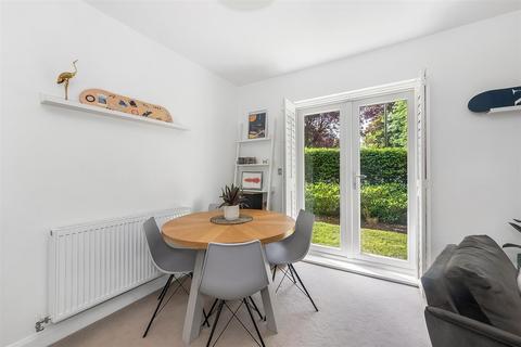 Roundburrow Close, Warlingham CR6 2 bed apartment for sale