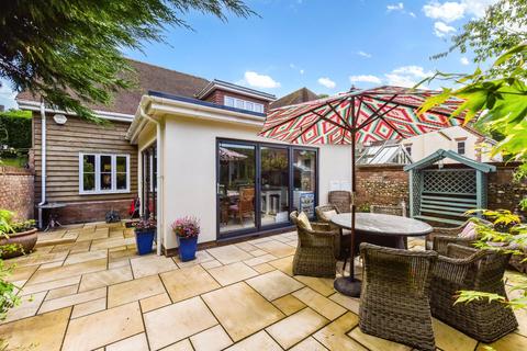 Farnham Road, Petersfield, Hampshire 3 bed semi