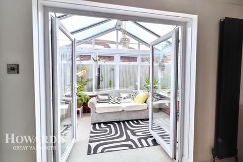 Yarmouth Road, Hemsby 3 bed detached bungalow for sale