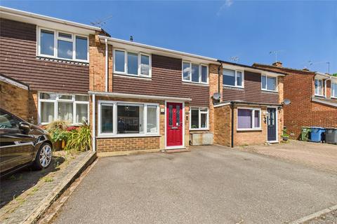 Highwood Close, Yateley, Hampshire, GU46 3 bed terraced house for sale