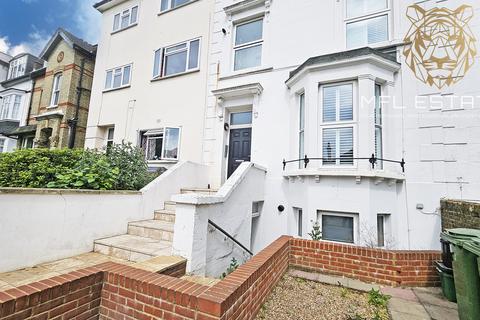 Addiscombe Road, Croydon CR0 2 bed ground floor maisonette for sale