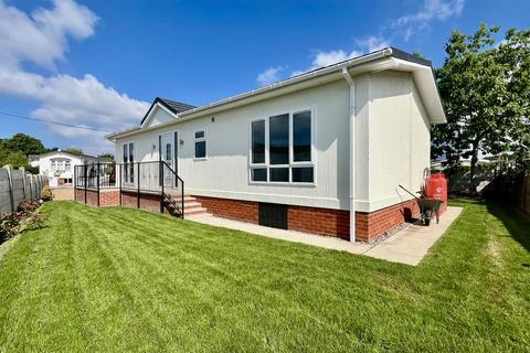 North Front, Halsnead Park 2 bed park home for sale