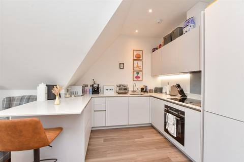 Codes House, Reigate RH2 2 bed flat for sale
