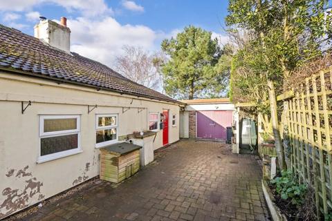 Thorpe St. Peter, Thorpe St. Peter... 3 bed cottage for sale