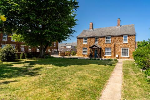 Hunstanton 5 bed link detached house for sale