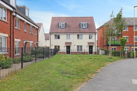 Calico Street, Andover, SP11 3 bed semi