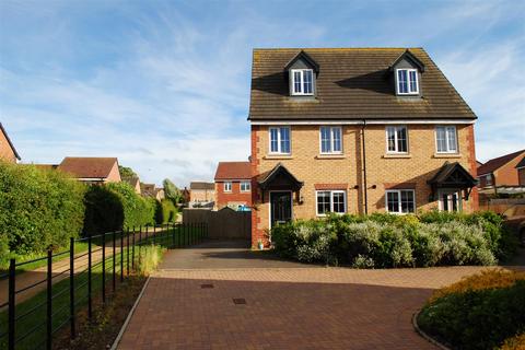 10 Old Rose Drive, Shrewsbury, SY2 6FJ 3 bed semi