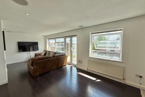 Hutton Road, Shenfield, Brentwood 2 bed apartment for sale