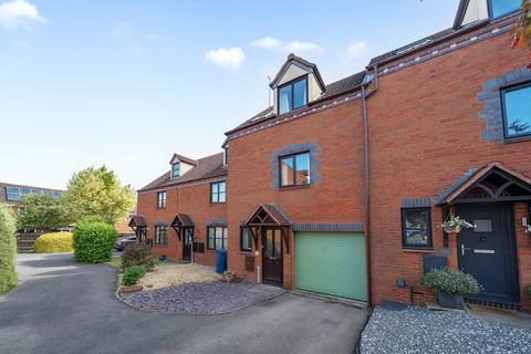 Mowbray Avenue, Tewkesbury... 3 bed terraced house for sale