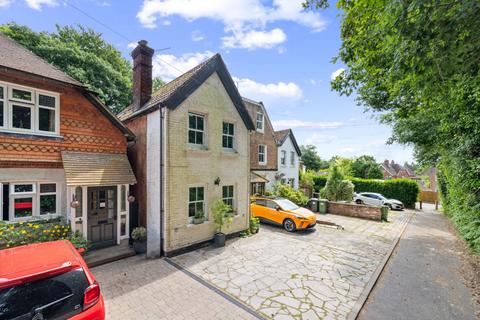 The Avenue, Grayshott, Hindhead... 3 bed semi