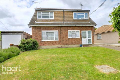 Louis Drive, Rayleigh 2 bed maisonette for sale
