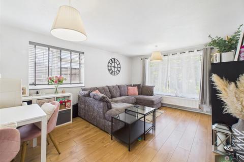 Caburn Court, Crawley RH11 2 bed flat for sale
