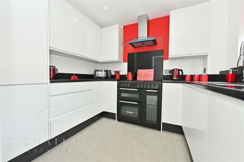 Furtherfield, Abbots Langley 2 bed house for sale