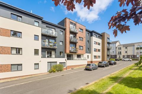 3 Maplewood Park, Edinburgh, EH12 8WU 3 bed flat for sale