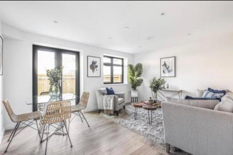 Lower Kings Court, Kingswood Road... 2 bed flat for sale