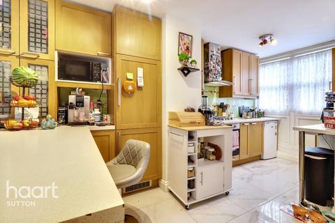 Hulverston Close, Sutton 2 bed maisonette for sale