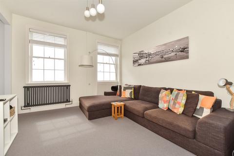 20 Wellington Crescent, Ramsgate CT11 2 bed apartment for sale