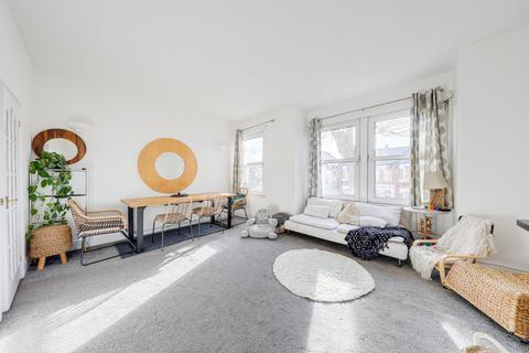 Brownhill Road, Catford, London, SE6 2 bed flat for sale