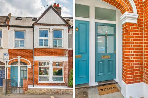 Penwith Road, London 2 bed maisonette for sale