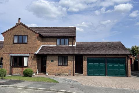 Manor View, Rillington YO17 4 bed detached house for sale