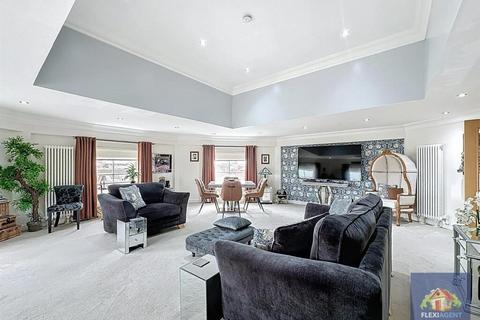 Marine Gate Mansions, Southport PR9 2 bed apartment for sale