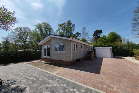 Pinecopse, Nine Mile Ride, Wokingham 3 bed park home for sale