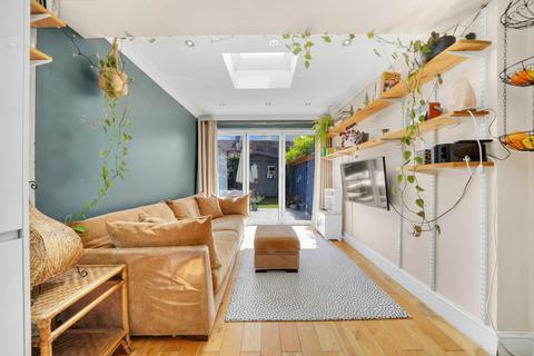 Dawlish Road, London, E10 2 bed flat for sale
