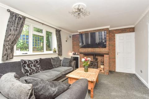 First Avenue, Sheerness ME12 2 bed chalet for sale