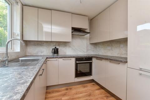 Basinghall Gardens, Sutton SM2 2 bed ground floor flat for sale