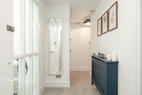Pigott Street, London 2 bed apartment for sale