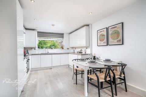 Pigott Street, London 2 bed apartment for sale