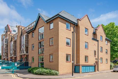 Asher Way, London E1W 2 bed flat for sale