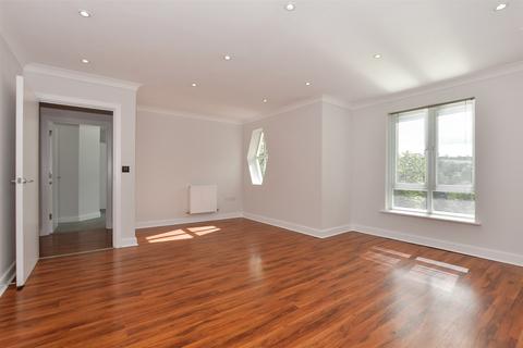Bloomsbury Court, Caterham CR3 2 bed flat for sale