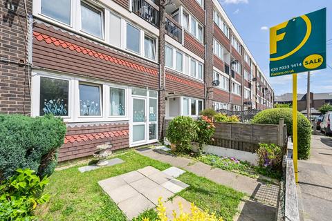 Moody Street, Stepney, London, E1 3 bed flat for sale