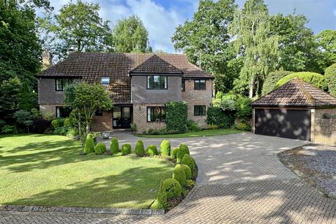 Witley  *NO ONWARD CHAIN* 5 bed detached house for sale