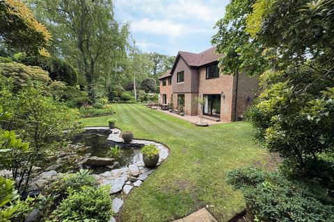 Witley  *NO ONWARD CHAIN* 5 bed detached house for sale