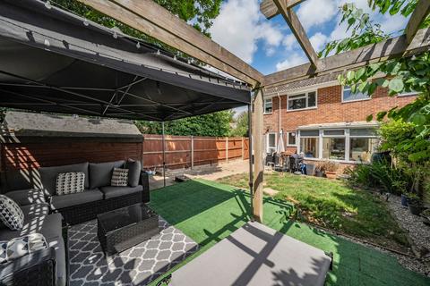 Mull Close, Oakley, Basingstoke, RG23... 3 bed semi