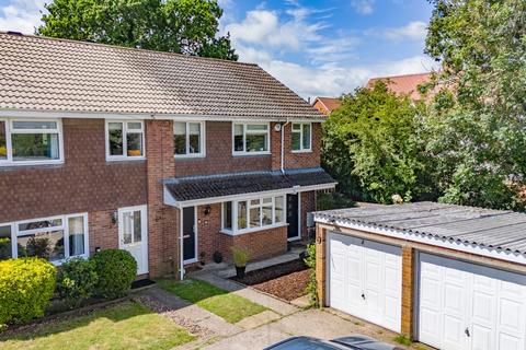 Mull Close, Oakley, Basingstoke, RG23... 3 bed semi