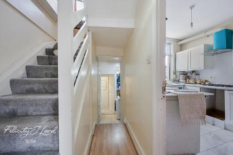 Burdett Road, London 3 bed flat for sale