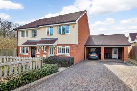 Nisbett Drive, Sevenoaks TN15 3 bed semi