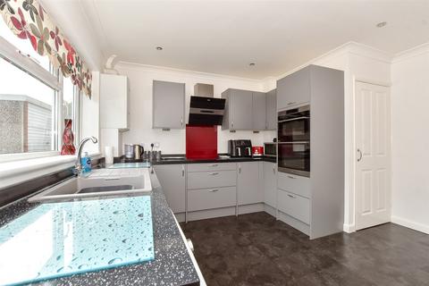 Old Farm Close, Whitstable CT5 3 bed semi