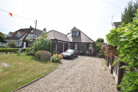 Dumont Avenue, St Osyth 3 bed chalet for sale