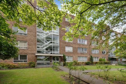 High Mount, London NW4 2 bed flat for sale