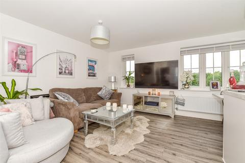 3 Bloxham Avenue, Tonbridge TN12 1 bed flat for sale