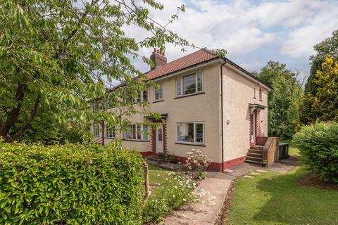 Redesdale Gardens, Leeds LS16 2 bed flat for sale